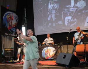 Hit Wave på scenen på Saltlageret i Haderslev.