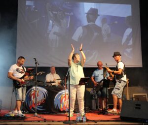 Hit Wave på scenen på Saltlageret i Haderslev.