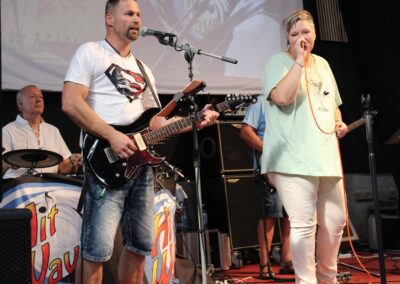 Hit Wave på scenen på Saltlageret i Haderslev.